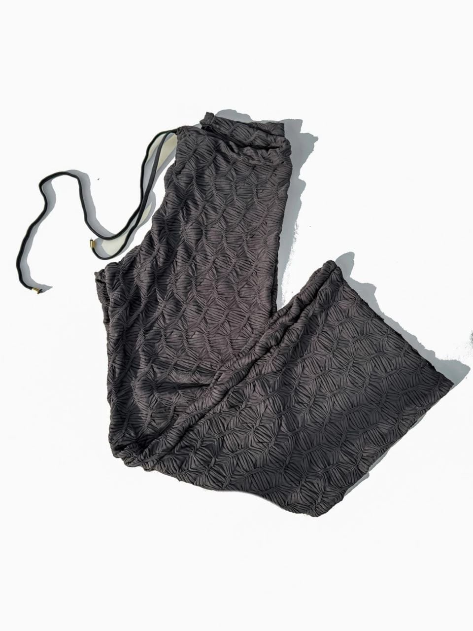Noir beach pants laid flat, in black